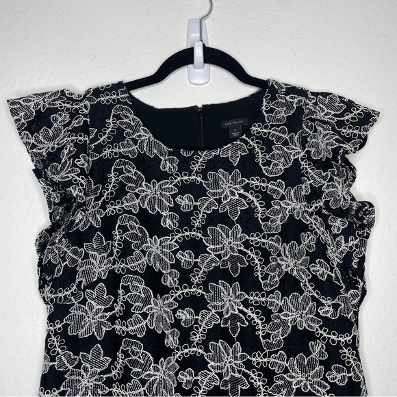 Ann Taylor Contrast Floral Lace Shift Dress Size 6 Flutter Sleeves - Picture 3 of 8